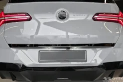 Dekorlist baklucka BMW X3 G45 2024– Blank Svart