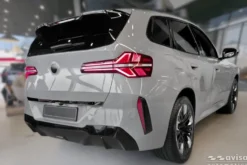 Dekorlist baklucka BMW X3 G45 2024– Blank Svart
