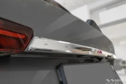 Dekorlist baklucka Skoda Fabia IV 2021– Krom