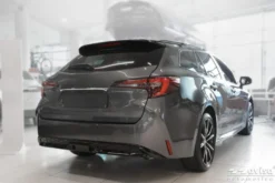 Dekorlist baklucka Toyota Yaris Cross 2021– Krom