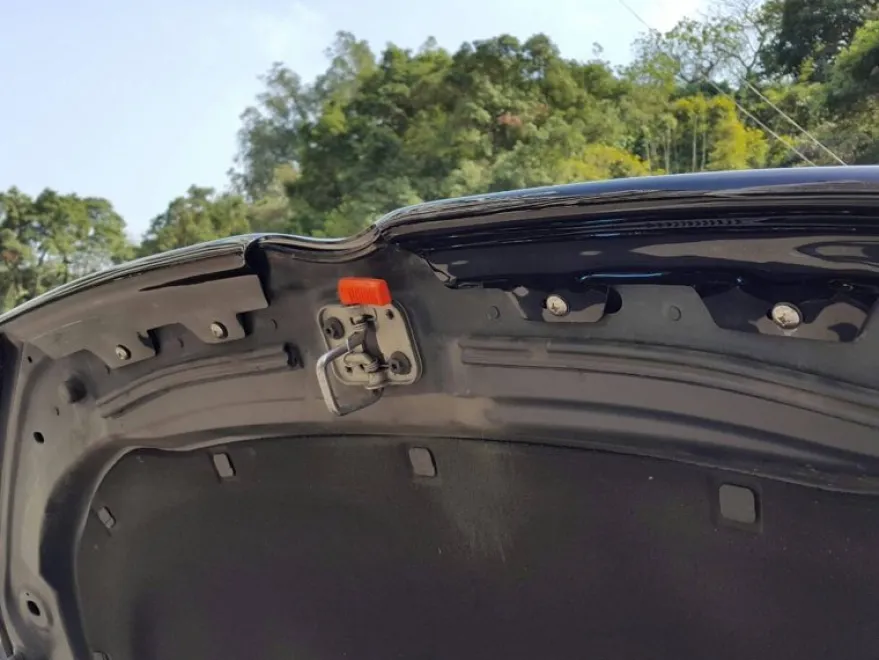Huvskydd VW Caddy III 2010–2015