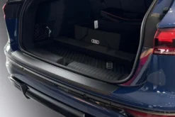 Lastskydd Svart Audi Q6 E-Tron 2024->