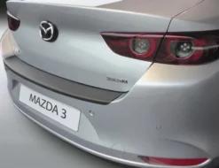 Lastskydd Svart Mazda 3 Sedan/Kombi/Fastback 10.2019->