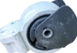 Motorfäste Vänster Fram – Volvo S40 I / V40 Kombi 1.9 TD/DI (OE 30825699)